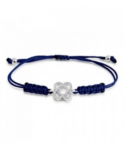 Pulsera plata y macramé azul flor de Barcelona. - PUJ006SPMA