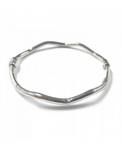 Pulsera rígida de plata ligeramente ondulada. - ESR2LZ3